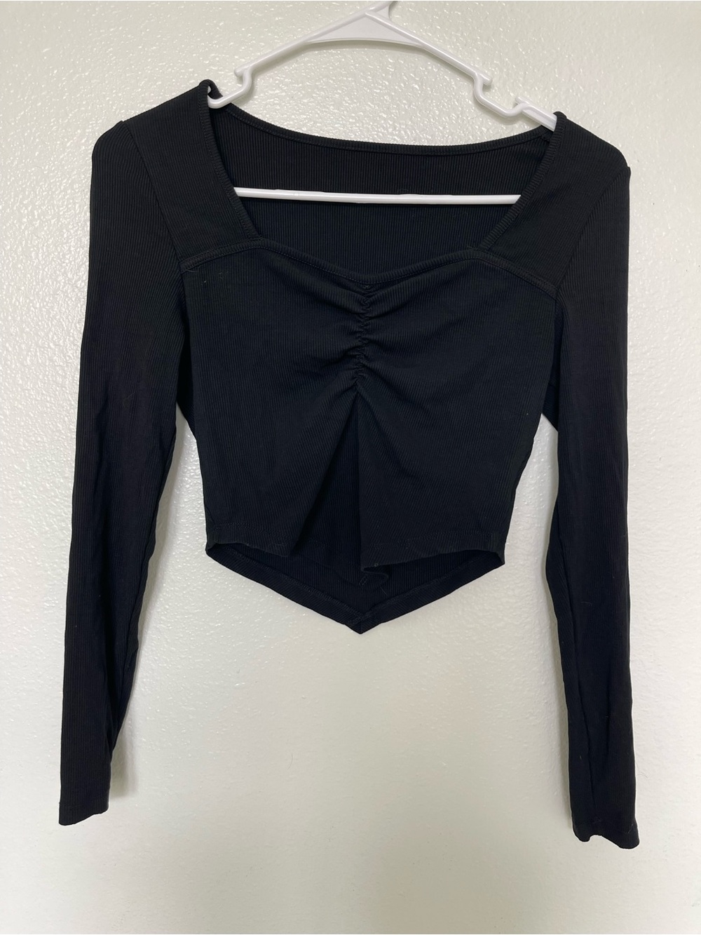 Women's Black Long-Sleeve Ruched Front Crop Top